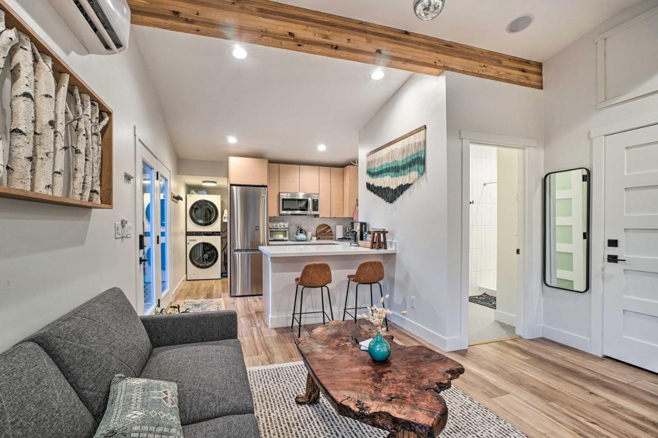 Cozy Flagstaff Studio With Patio - Near Dtwn! ภายนอก รูปภาพ