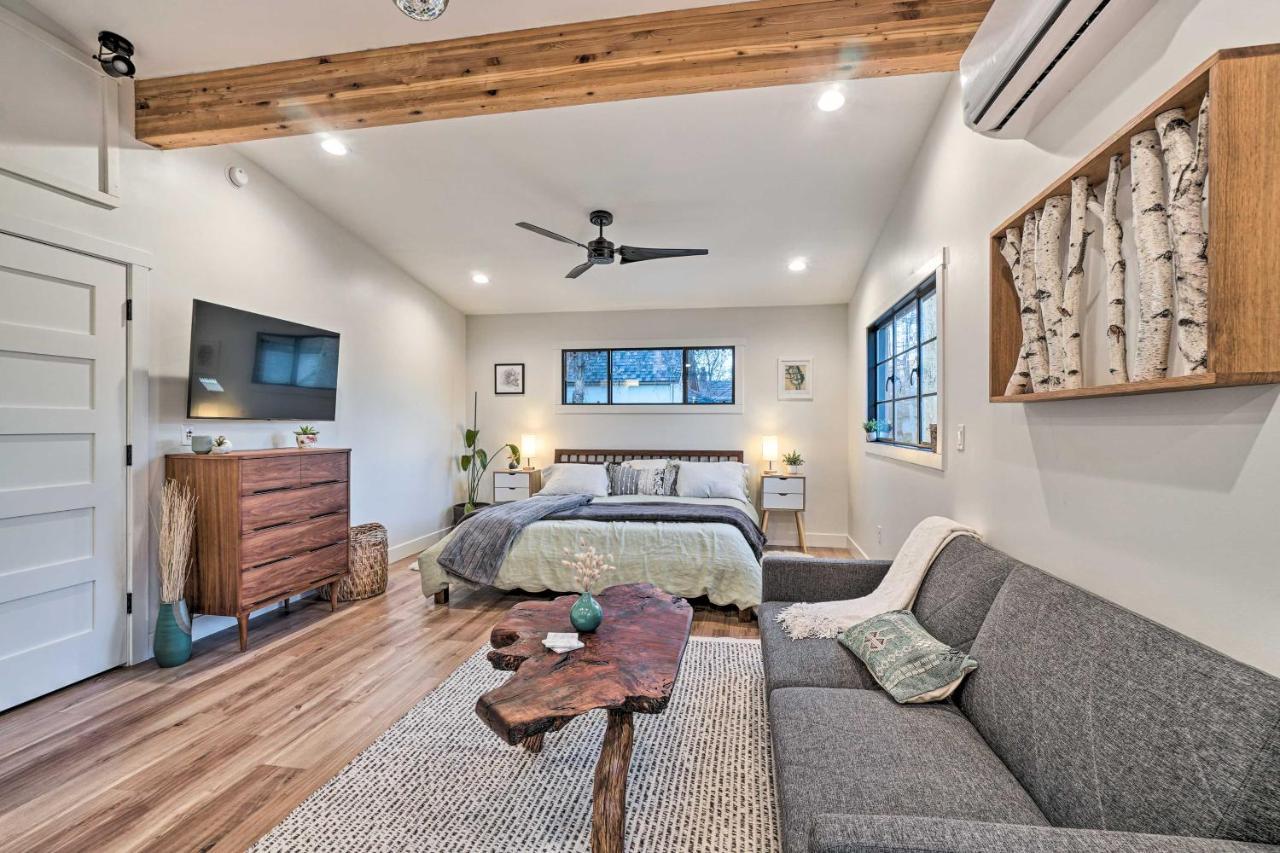 Cozy Flagstaff Studio With Patio - Near Dtwn! ภายนอก รูปภาพ